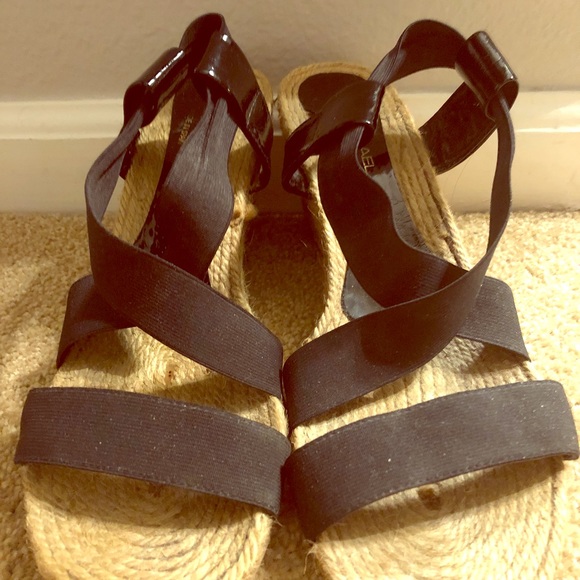Strappy Black Eric Michael espadrilles. - Picture 3 of 6
